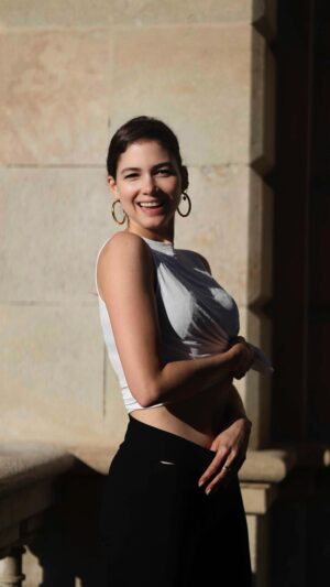 Abril Schreiber Instagram - Feliz día del amorcito ❣️ cover de #AmorEterno al amor que tiene siempre tantas caras. ¿A quién se la dedicas? ❣️ 14-02-2024