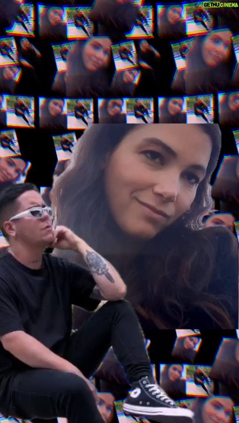 Abril Schreiber - 3 Likes - 🎵 Porque usted lo pidió 💁🏻♀️ Mini cover honrando a #aterciopelados con mi querido @sotomusica a ver si @andrea_chevere y @conectormusica de @aterciopelados nos escucha #Baracunatana 🎶 #ForEverFan #CoverSong #Colombia #Venezuela