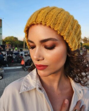 Abril Schreiber Instagram - Adiós Marzo, Me dejas Mas fuerte. Marzo con “M” de mmm ❣️ 
1.- maquillaje cortesía de las manos mágicas de @franckcaillouetmakeup 
2.- un café que debió ser solo para mi. 
3.- @sabinalagata curándome el estómago y el corazón. 
4.- feliz de compartir mi sonrisa y punto. 
5.- celebrando baby steps @elgatoamarillo 
6.- el amor después del amor… siempre va a parecerse a este rayo de sol… @fitopaezmusica 
7.- “el que se viste de amarillo…” @kwavestuario 
8.- la luna llena que muestra todo como es, el eclipse que anuncia finales. 
9.- meeting a la sobri perruna nueva @ale24d 
10.- my favs 💜 despertar de primavera. 
#thankyouNext #photodump #Byebye #sunday #happyeaster 🐰