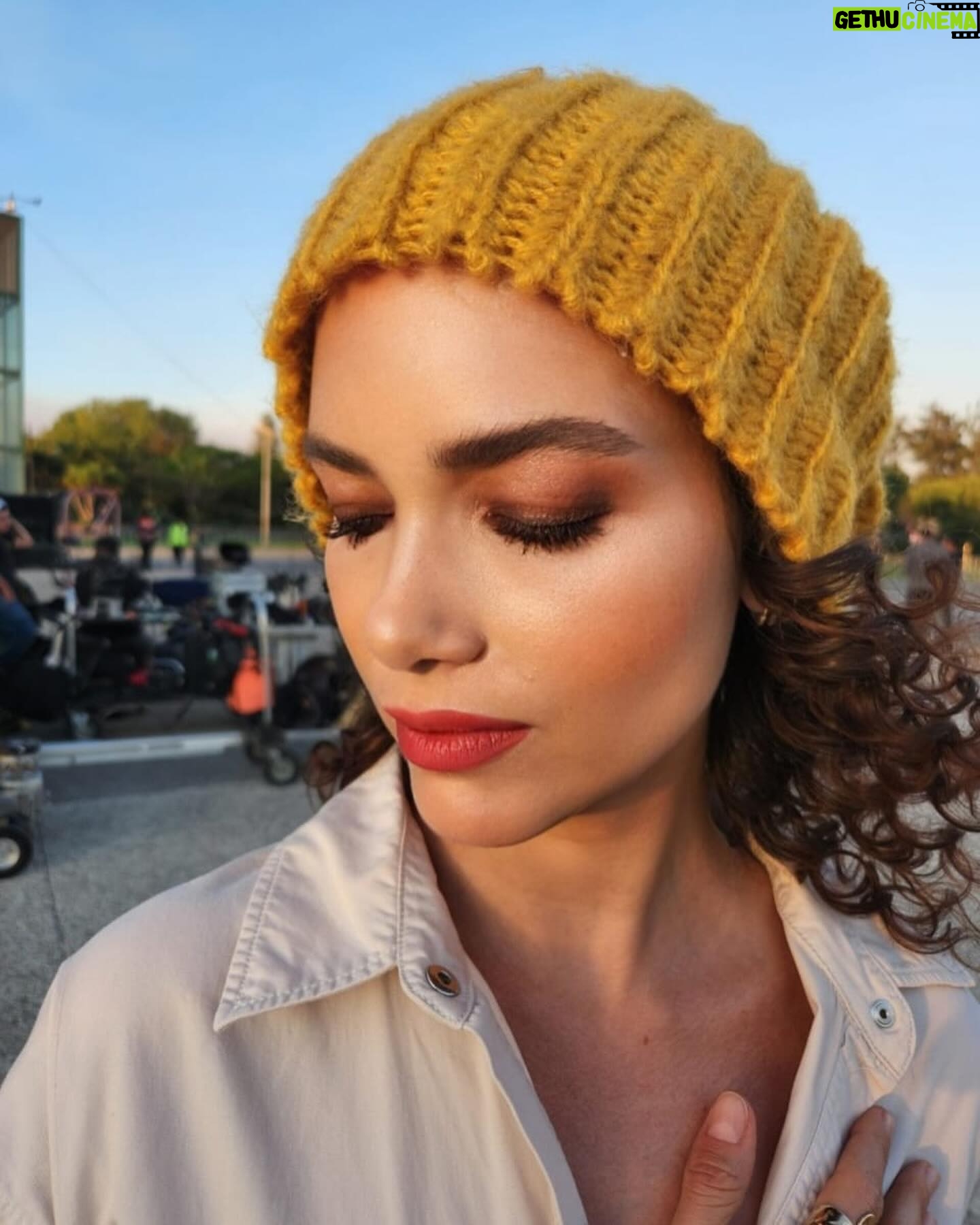 Abril Schreiber - 3 Likes - Adiós Marzo, Me dejas Mas fuerte. Marzo con “M” de mmm ❣️
1.- maquillaje cortesía de las manos mágicas de @franckcaillouetmakeup
2.- un café que debió ser solo para mi.
3.- @sabinalagata curándome el estómago y el corazón.
4.- feliz de compartir mi sonrisa y punto.
5.- celebrando baby steps @elgatoamarillo
6.- el amor después del amor… siempre va a parecerse a este rayo de sol… @fitopaezmusica
7.- “el que se viste de amarillo…” @kwavestuario
8.- la luna llena que muestra todo como es, el eclipse que anuncia finales.
9.- meeting a la sobri perruna nueva @ale24d
10.- my favs 💜 despertar de primavera.
#thankyouNext #photodump #Byebye #sunday #happyeaster 🐰