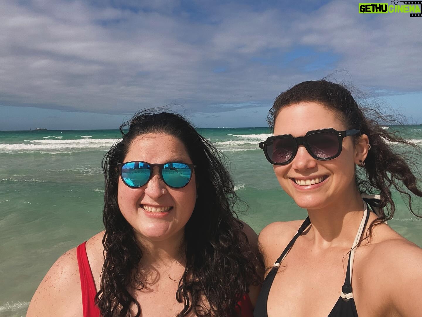 Abril Schreiber - 3 Likes - 🌸 FEBRERO no me cabe en 10 fotos 😻 … seguro es porque que fue bisiesto #29feb (pero el último video si es un gran resumen) 🤍 #Madrid #Miami #CDMX #tbt