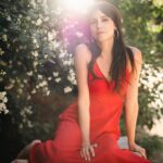 Abril Schreiber Instagram - Un rayo de luz primaveral y la sonrisa de @abrilschreiber y la foto ya está hecha. No se necesita más. #actress #model #portrait #springtime #portraitphotography #actriz
