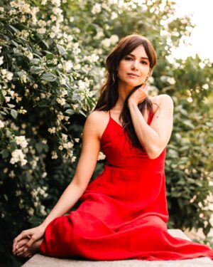 Abril Schreiber Instagram - Un rayo de luz primaveral y la sonrisa de @abrilschreiber y la foto ya está hecha. No se necesita más. 

#actress #model #portrait #springtime #portraitphotography #actriz