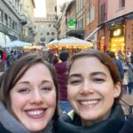 Abril Schreiber Instagram - 🍁Dos días de otoño en #Bologna que tiene muchas cosas maravillosas... como por ejemplo: COMIDA DELICIOSA y gente de todos lados del mundo mágica, @janessashaemezzo es una de ellas, además es de las que baila cuando come algo que le gusta (👯‍♀️como yo), es una nerd del vino🍷 y canta como los dioses🎤Gracias infinitas GRAZIE #foodie #culinarytourism #pizza #pasta #gnocchi #gelato #Italy #traveler 🦦