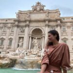 Abril Schreiber Instagram - Tre giorni di magia a #Roma grazie mille @danieleduardocaceres 🫶🏻🇮🇹🍕🍝💓 1.- La cuna del #capuccino 2.- #colisseum 3.- foto by Dan en unas escaleras hermosas. 4.- “…mi vida para mi…” 5.- by #StefanoGramitto 🫶🏻 6.- l’Ape 7.- #FontanaDiTrevi 8.- Negozio di antiquariato 9.- Tivoli 10.- @danieleduardocaceres 🫶🏻 #Grazie #Italy #Travel #viajera