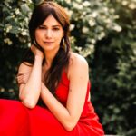 Abril Schreiber Instagram - Un rayo de luz primaveral y la sonrisa de @abrilschreiber y la foto ya está hecha. No se necesita más. #actress #model #portrait #springtime #portraitphotography #actriz