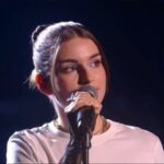 Adèle Castillon Instagram - Il y a un mois et demi j’apprenais la magnifique nouvelle que j’étais nommée aux Victoires de la musique aux côtés d’artistes que j’admire énormément, Pour l’occasion j’ai souhaité ré-arrangé mon morceau “C’est drôle” avec un orchestre. J’étais évidemment stressée, terrorisée et extrêmement émue de me retrouver à La Seine Musicale 🎑 Merci à tous pour vos beaux retours ! Je n’ai jamais perçu quelconque récompense ou nomination comme une fin en soi mais savoir que mon premier album a su prendre une place aussi importante aux yeux de l’industrie et du public me réchauffe le cœur et me remplit de courage et de force pour la suite de l’aventure ❤️ Le meilleur est à venir, merci pour ce début d’année complètement fou !!