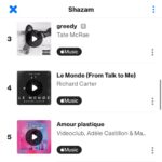 Adèle Castillon Instagram - Merci pour l’accueil chaleureux que vous faites à ce nouvel extrait de mon album, Entre ça, la sortie de mon premier album qui arrive à grands pas, mes deux premières dates bientôt sold out et Napoléon qui place « Amour Plastique » en #5 Shazam Monde et dans la story d’Hailey Bieber, la vie est folle !!! Merci de me suivre dans cette nouvelle aventure 🫶🏻 Le lien de pré-commande de l’album est dans ma bio 🫢 📷 @theolefoll