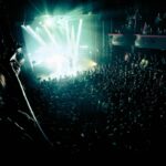 Adèle Castillon Instagram - La Cigale vous avez fait vibré la petite fille qui était en moi. Vous étiez 1400 à la porter et à lui dire qu’elle était au bon endroit ! Vous avez levez vos papiers et j’ai compris. Merci à tous ceux qui ont rendu cela possible. Pour certains, cela fait déjà bien longtemps que vous marchez à mes côtés. J’ai commencé sur YouTube à 13 ans et j’ai chanté mes premières chansons à 16 ans. Aujourd’hui je me sens grandir et prendre la bonne direction avec vous, j’en suis tellement heureuse. Merci à ceux que j’ai croisé sur la route de cette première tournée. Tous ceux qui ont chanté et fait résonner ces chansons avec moi. Je n’oublierai jamais vos visages et vos voix. Merci d’avoir été là dans cette étape si importante de ma vie, ce saut dans le vide vers une carrière solitaire et indépendante. Merci pour tout. Vous êtes mon plaisir, mon risque et ma dépendance. La route va être belle et longue je l’espère, ce n’est que le début et c’est déjà grandiose ❤️ La suite arrive plus vite que vous ne le pensez, vous êtes pas prêt !!! 🤐🤐🤐