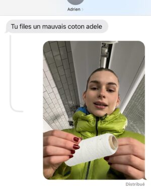 Adèle Castillon Instagram - 🎶 🎄 ☁️