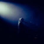 Adèle Castillon Instagram - Promis mes concerts c’est le feuuuuu 🤯🤯🤯 Rendez-vous à Caen le 6 avril pour la dernière date avant Paris et les festivals 🦦 j’ai hâte !!!