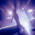 Adèle Castillon Instagram - Promis mes concerts c’est le feuuuuu 🤯🤯🤯 Rendez-vous à Caen le 6 avril pour la dernière date avant Paris et les festivals 🦦 j’ai hâte !!!