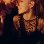 Adèle Castillon Instagram - NOUVEAU CLIP 🏄🏻‍♀️🏄🏻‍♀️ On a tourné le clip de Sensations à ma release party à La @gaitelyrique et c’était FOU !! Merci à tout le public d’avoir joué le jeu vous étiez trop forts On gardera un souvenir indélébile de ce premier concert 💖💖 Il est disponible sur ma chaîne YouTube !! Laissez moi un bête de commentaire Merci à @alicemoitie @antoinechapus & @claudepayendelapierre 💊💊💊