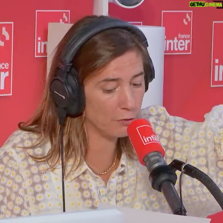 Adèle Castillon Instagram - Enfiiiiiiiiinnnnn !!! « Ce soir » feat @gazo_officiel est dispo 😭🔥 Ça fait des semaines que je suis comme une ouf à l’idée de vous partager ce son !! ET QUE JE TIENS PLUS !! Trop hâte de vous voir danser et chanter cet été dessus Merci au big G et à toute son équipe pour la confiance !! Bravo a lui d’avoir montré que son talent est tout terrain et sans frontière ! Il y a 6 mois je reprenais ce morceau Euphon que j’aime tant, aujourd’hui on sort ce morceau ensemble , l’histoire est belle ❤️ S/O à mon gars @sherkovie 🔥 À vous de faire vivre cette chanson maintenant 🚫🎮 Je veux l’entendre partout 😈 Lessgooo