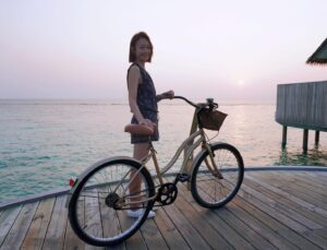 Ada Pan Instagram - 🚣🏼
友人說：
她老公說結婚五週年要帶她去馬爾地夫！現在小孩都10歲了，連馬尼拉都沒去過！
所以她要寫一篇馬爾地夫來刺激她老公😆

🔗 https://www.mirrormedia.mg/story/20230314ent049/
#鏡週刊

然後台灣第一開箱馬爾地夫Hilton五星酒店（去年10月新開幕），我的YouTube 影片快要上片囉，敬請鎖定🔒

#馬爾地夫
#潘慧如
#SUB
#freedive
#maldives 
#hilton
