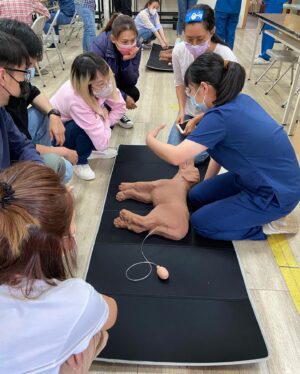 Ada Pan Instagram - 🚗
特別空出一天時間
去台中進修寵物CPR的課程
希望多培養一些知識及技能

當然不要用上是最好😃
#3天2夜寵物旅館 

#專業飼主
#專業寵物褓母
#寵物CPR