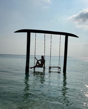 Ada Pan Instagram - 今年給自己的生日禮物🎁
就是選擇去馬爾地夫🇲🇻渡假
那裡海很藍，很美、很浪漫
無論日出、日落都讓人難忘
（熱戀情侶或有話聊的伴侶很推薦，但真的要存一點錢再去）

228生日吃了3顆蛋糕🍰
謝謝好友們、客人們還有雪寶跟嘟嘟
也謝謝給我祝福㊗️的所有朋友們

送一個生日願望給大家
希望大家都健康平安、開心快樂😘

#馬爾地夫
#雙魚座
#2月28日
#潘慧如