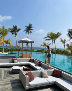 Ada Pan Instagram - 今年給自己的生日禮物🎁
就是選擇去馬爾地夫🇲🇻渡假
那裡海很藍，很美、很浪漫
無論日出、日落都讓人難忘
（熱戀情侶或有話聊的伴侶很推薦，但真的要存一點錢再去）

228生日吃了3顆蛋糕🍰
謝謝好友們、客人們還有雪寶跟嘟嘟
也謝謝給我祝福㊗️的所有朋友們

送一個生日願望給大家
希望大家都健康平安、開心快樂😘

#馬爾地夫
#雙魚座
#2月28日
#潘慧如