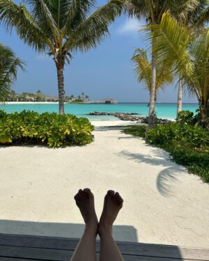 Ada Pan Instagram - 今年給自己的生日禮物🎁
就是選擇去馬爾地夫🇲🇻渡假
那裡海很藍，很美、很浪漫
無論日出、日落都讓人難忘
（熱戀情侶或有話聊的伴侶很推薦，但真的要存一點錢再去）

228生日吃了3顆蛋糕🍰
謝謝好友們、客人們還有雪寶跟嘟嘟
也謝謝給我祝福㊗️的所有朋友們

送一個生日願望給大家
希望大家都健康平安、開心快樂😘

#馬爾地夫
#雙魚座
#2月28日
#潘慧如