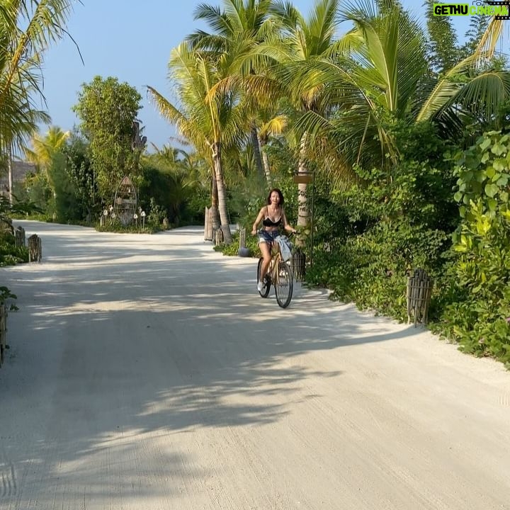 Ada Pan - 2K Likes - 今年給自己的生日禮物🎁
就是選擇去馬爾地夫🇲🇻渡假
那裡海很藍,很美、很浪漫
無論日出、日落都讓人難忘
(熱戀情侶或有話聊的伴侶很推薦,但真的要存一點錢再去)
228生日吃了3顆蛋糕🍰
謝謝好友們、客人們還有雪寶跟嘟嘟
也謝謝給我祝福㊗️的所有朋友們
送一個生日願望給大家
希望大家都健康平安、開心快樂😘
#馬爾地夫
#雙魚座
#2月28日
#潘慧如