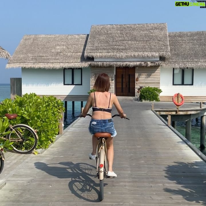 Ada Pan - 2K Likes - 今年給自己的生日禮物🎁
就是選擇去馬爾地夫🇲🇻渡假
那裡海很藍,很美、很浪漫
無論日出、日落都讓人難忘
(熱戀情侶或有話聊的伴侶很推薦,但真的要存一點錢再去)
228生日吃了3顆蛋糕🍰
謝謝好友們、客人們還有雪寶跟嘟嘟
也謝謝給我祝福㊗️的所有朋友們
送一個生日願望給大家
希望大家都健康平安、開心快樂😘
#馬爾地夫
#雙魚座
#2月28日
#潘慧如
