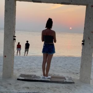 Ada Pan Instagram - 今年給自己的生日禮物🎁
就是選擇去馬爾地夫🇲🇻渡假
那裡海很藍，很美、很浪漫
無論日出、日落都讓人難忘
（熱戀情侶或有話聊的伴侶很推薦，但真的要存一點錢再去）

228生日吃了3顆蛋糕🍰
謝謝好友們、客人們還有雪寶跟嘟嘟
也謝謝給我祝福㊗️的所有朋友們

送一個生日願望給大家
希望大家都健康平安、開心快樂😘

#馬爾地夫
#雙魚座
#2月28日
#潘慧如