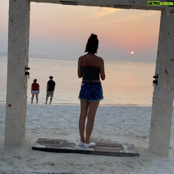 Ada Pan - 2K Likes - 今年給自己的生日禮物🎁
就是選擇去馬爾地夫🇲🇻渡假
那裡海很藍,很美、很浪漫
無論日出、日落都讓人難忘
(熱戀情侶或有話聊的伴侶很推薦,但真的要存一點錢再去)
228生日吃了3顆蛋糕🍰
謝謝好友們、客人們還有雪寶跟嘟嘟
也謝謝給我祝福㊗️的所有朋友們
送一個生日願望給大家
希望大家都健康平安、開心快樂😘
#馬爾地夫
#雙魚座
#2月28日
#潘慧如