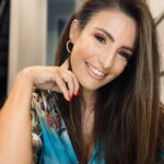 Ada Nicodemou Instagram - Always nice to have a bit of girl time, had so many laughs last night with an old friend ❤️ shirt by @theflatironlabel 💄lip colour @melissagigliotticosmetics