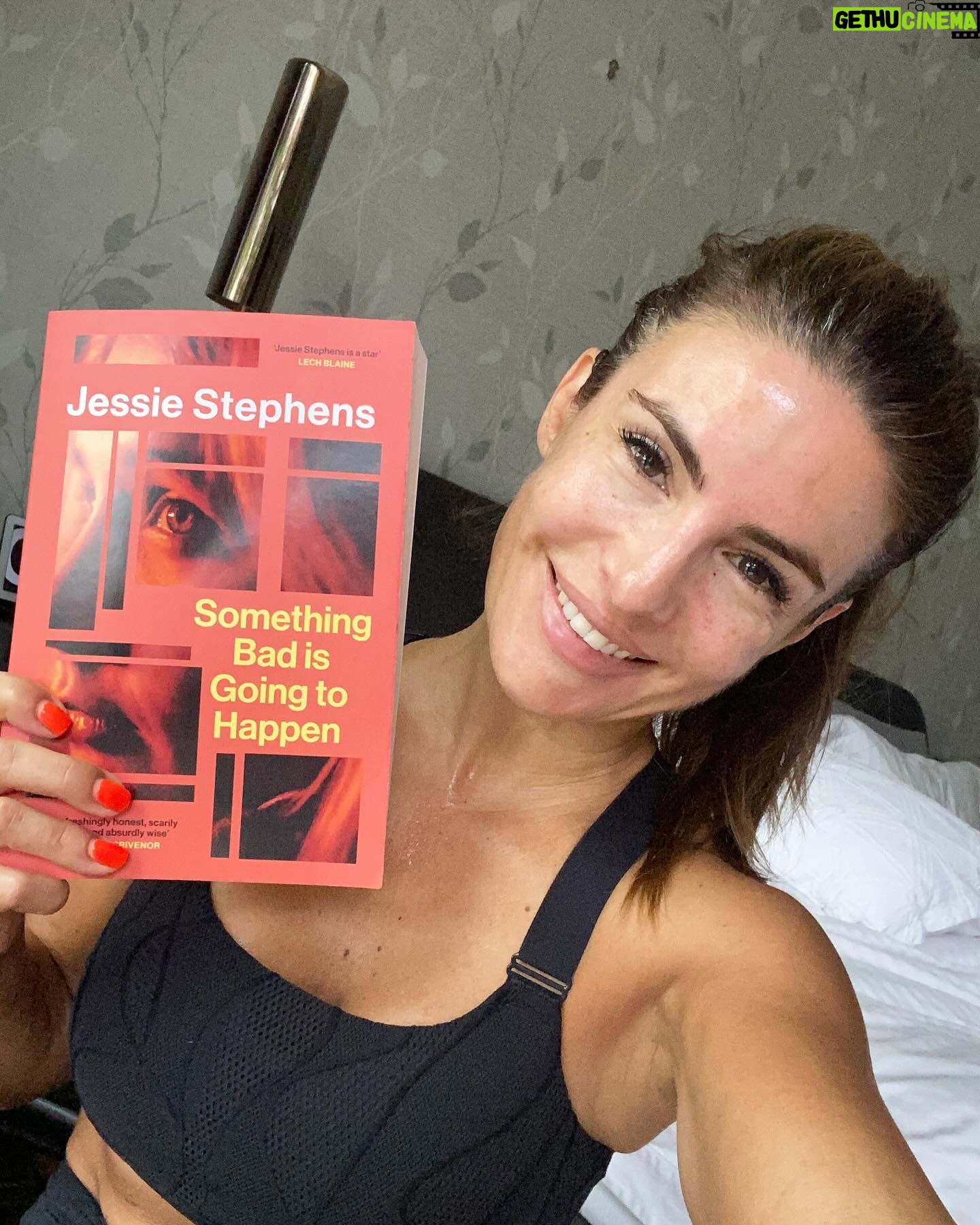 Ada Nicodemou Instagram - Feel like I’ve started off the day being kind to myself ✨ Stayed in bed to finish this amazing book- which I highly recommend, and then did a very intense pilates reformer session. Ready for the day ahead ☀️💋 #kindness #metime #mindfulness #pilatesreformer