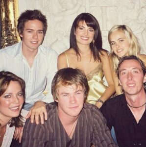 Ada Nicodemou Instagram - The ultimate #HomeandAway #ThrowbackThursday 🔙 Who remembers all their character names? 👀