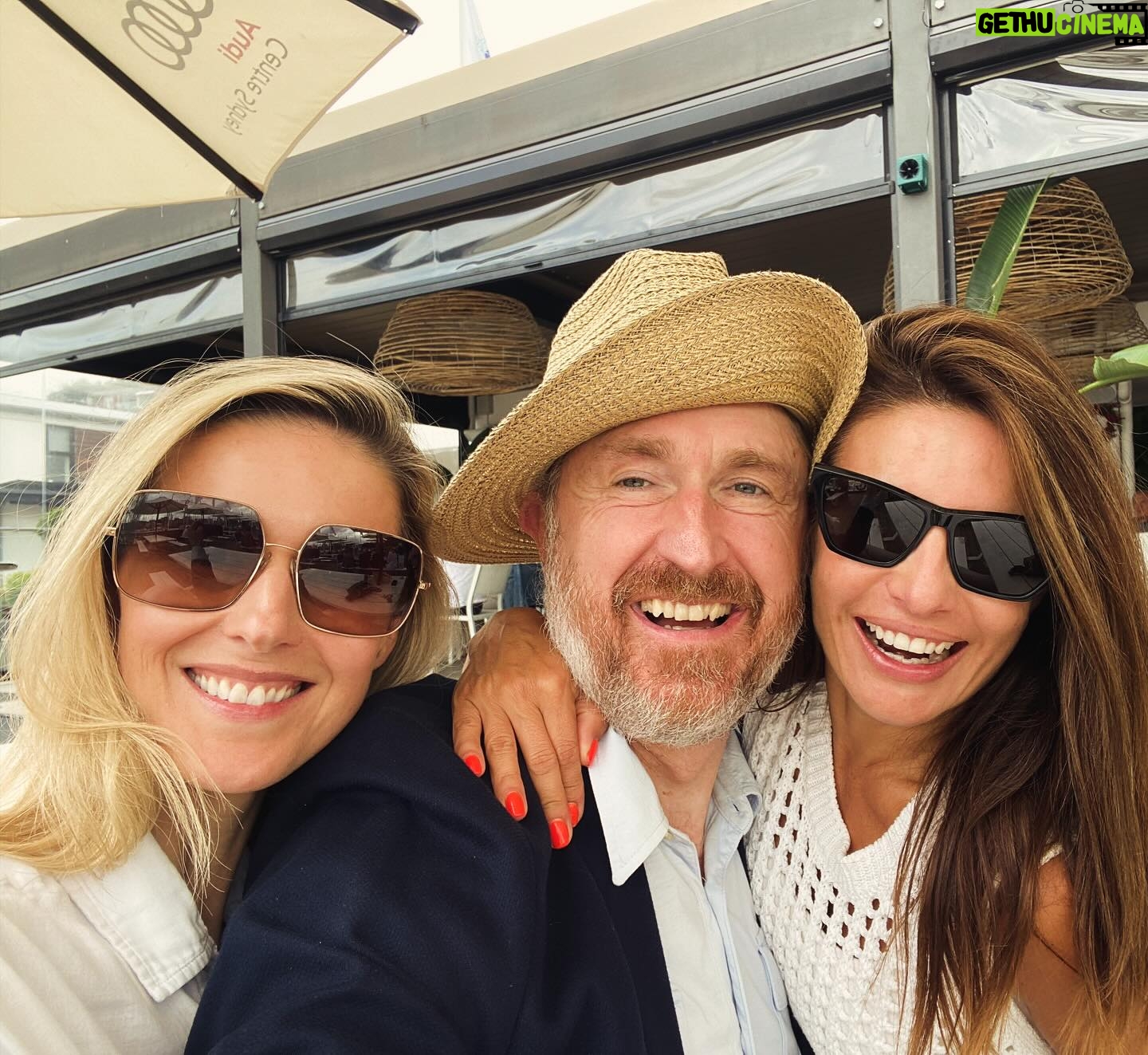 Ada Nicodemou Instagram - The best way to bring in the new year! #friends ❤️ @srnyc10001 @jmsnaps