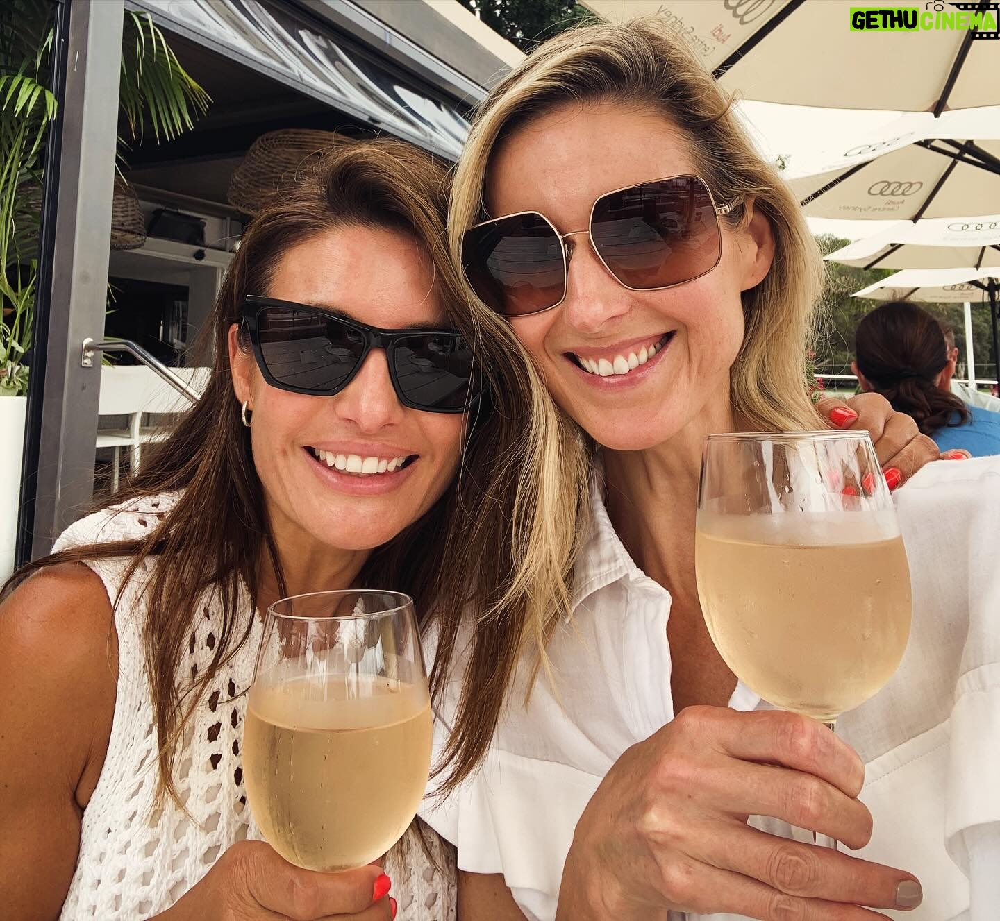 Ada Nicodemou Instagram - The best way to bring in the new year! #friends ❤️ @srnyc10001 @jmsnaps