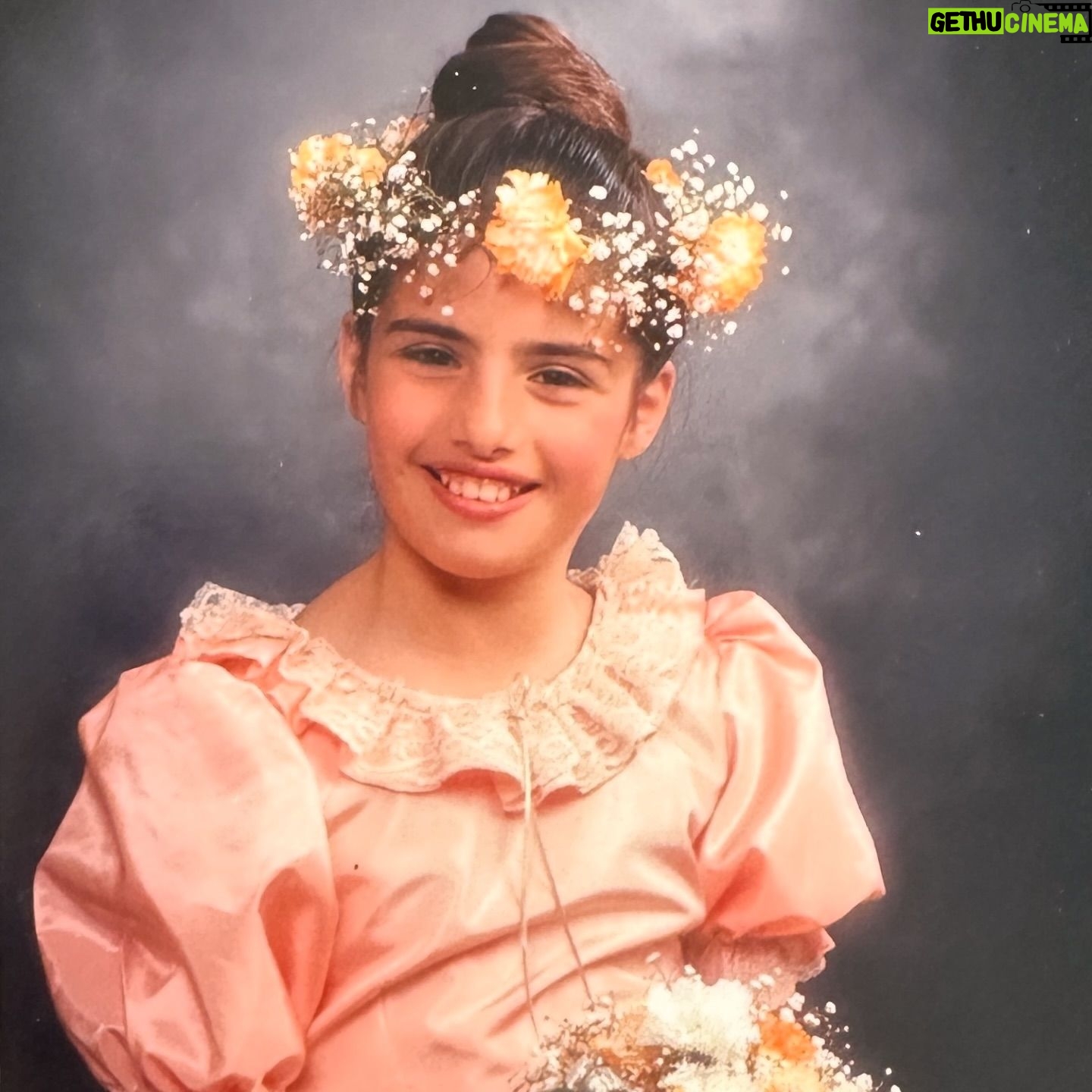 Ada Nicodemou Instagram - Flower girl goals 😂 #ThrowbackTaffetaThursday