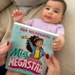 Ada Nicodemou Instagram - Mia megastar is for all ages, even babies 😂❤️ @penguinbooksaus #miamegastar 📚