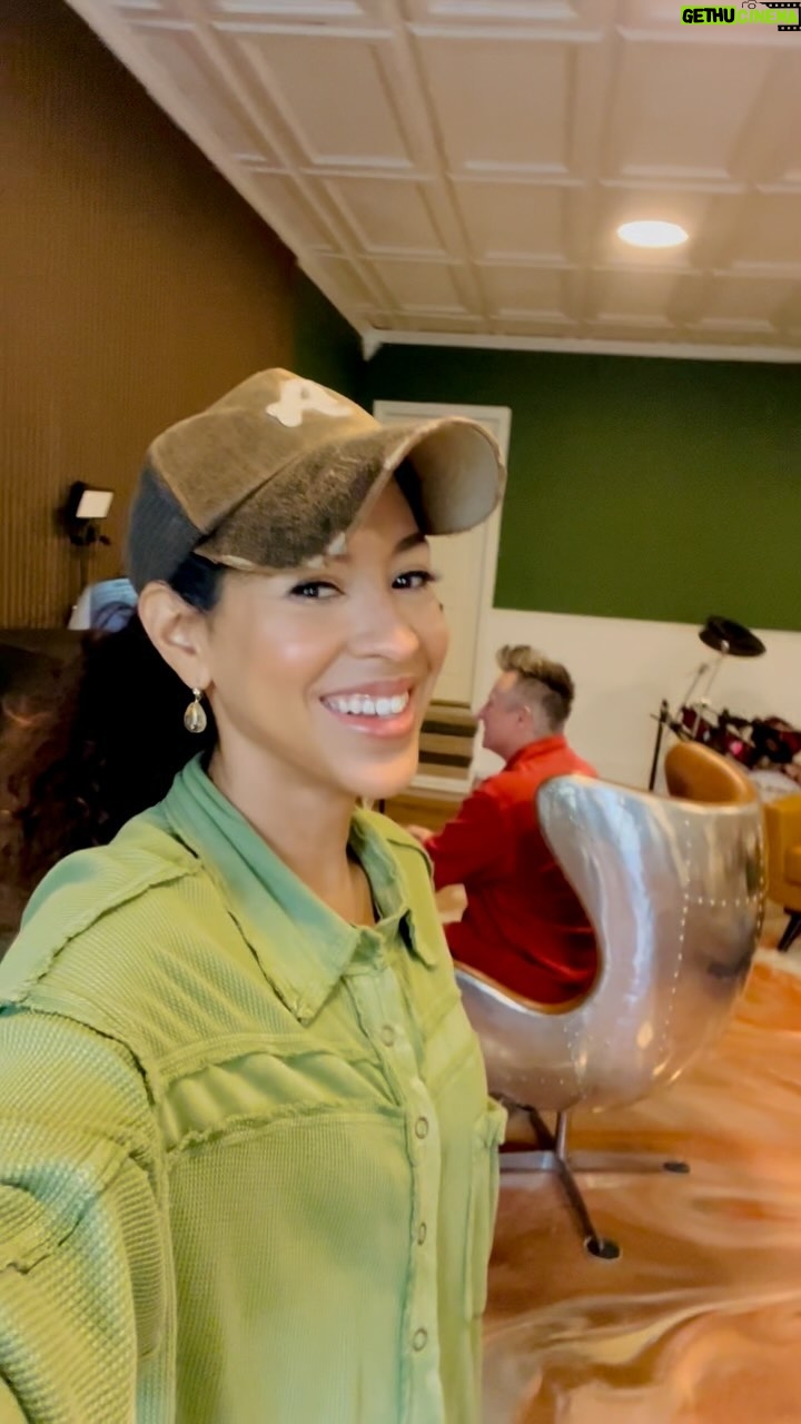 Adassa Instagram - 🎤 Got Robin Ruddy in our creative space, she’s toured with #ShaniaTwain and #Rodstewart among other amazing Artists and now we’re here adding some magic to my new track! #CollaborativeSounds #MusicFusion #adassaofficial #recording @gabriel.candiani.5 @robinruddymusic