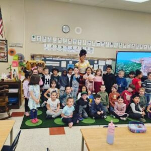 Adassa Instagram - Spent a wonderful ☀️day @greececentralschooldistrict in Rochester #ny thank you for your hospitality and the wonderful talents I had the pleasure to listen to from your amazing students! #kids #doloresmadrigal #adassaofficial