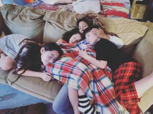 Adassa Instagram - 🤗 I love Sundays, going to worship and then having a good snuggle with my kiddos is the icing on a Sunday cake! #lifeisgood 💑❤️ #MomentsOfLove #Connection #adassaofficial #family