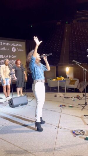 Adassa Instagram - Soundcheck before #womensconference at #themarriottcenter #adassaofficial it’s gonna be fun! 👏@shadowmountainpub @deseretbook