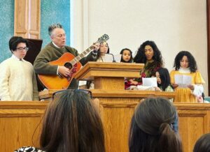 Adassa Instagram - 🤗 My family and I were able to share this sweet moment together and it was so special especially because even the baby chimed in! I’m thankful to be able to share music with my whole family and my husband @gabriel.candiani.5 on guitar 🎸 was breathtaking! Having moment of connection as a family are PRICELESS❤️💑❤️ 👶👧👧👧👦#MomentsOfLove #Connection #family #adassaofficial #sunday