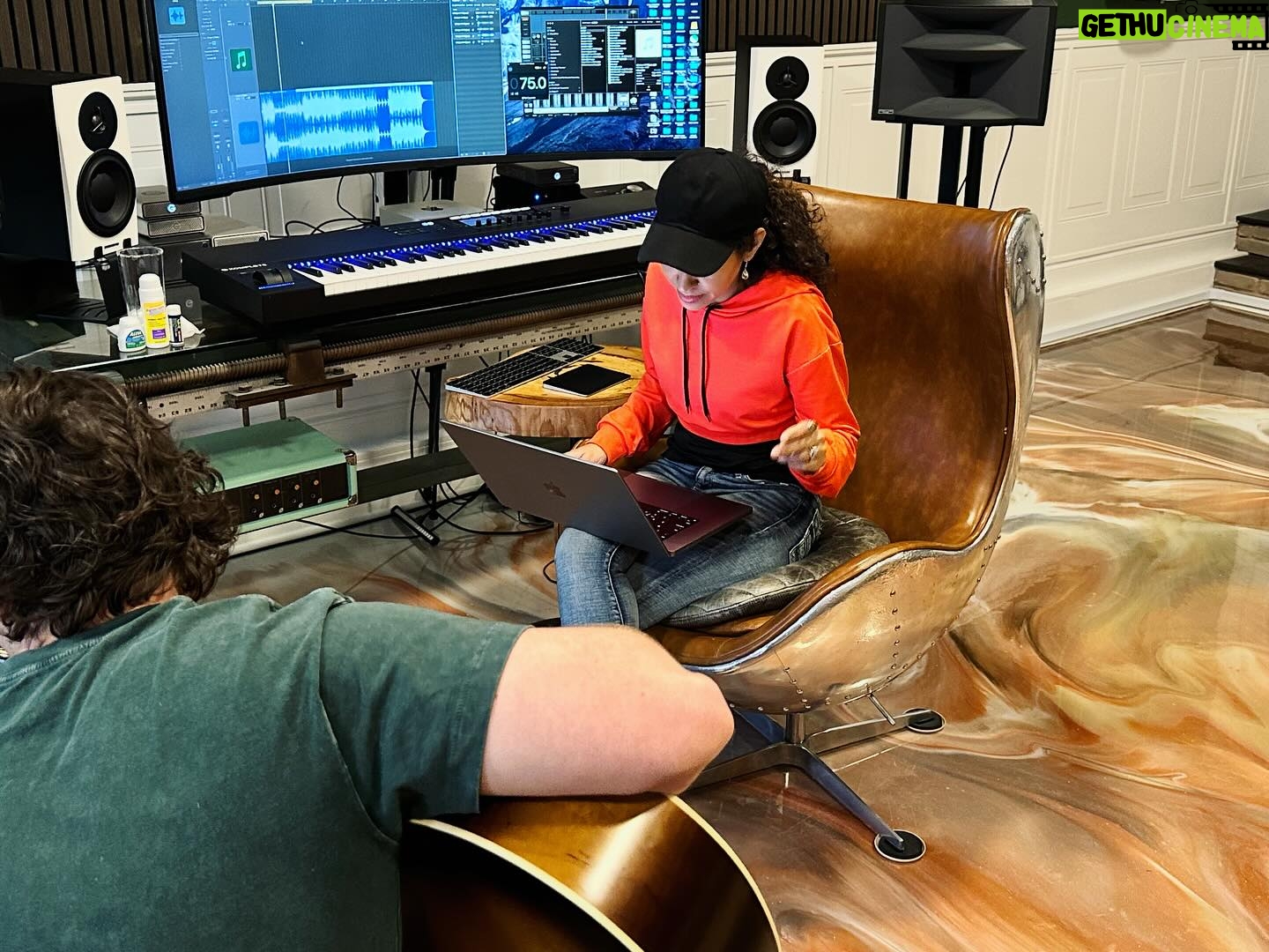 Adassa Instagram - Working with Tim was such a joy, collaborations are just amazing, you never know the music you’ll make! #songwriting #collaboration #adassaofficial 🎶 @candianigabriel loved 💕 the track 👏