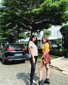 Ade Yunita Instagram - manceuuuuu 😭😭😭😭 SUSTER EL YUK BENTAR LAGI 15.25 😭😭😭😭