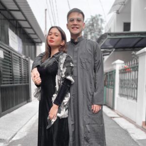 Ade Yunita Instagram - Minal aidin semua nya🌈