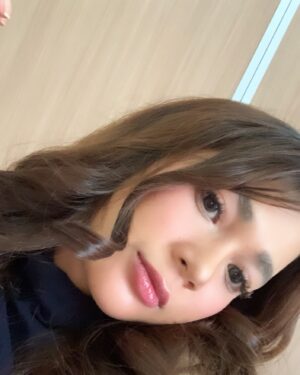 Ade Yunita Instagram - okay karena semuanya pada mau pantun ditunggu 100 yahhh semangat!!😍 btw makasih selalu tag aku dan selalu nonton suster el ya ❤️