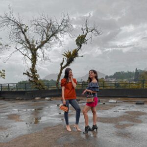 Ade Yunita Instagram - SUSTER EL JAM 15.25 SETIAP HARI YUUU!🙈🤍🌈
