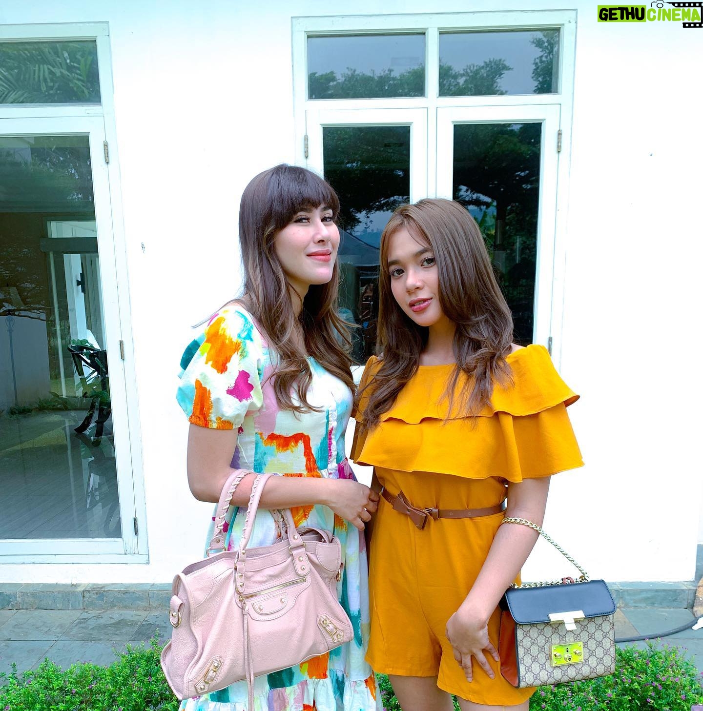 Ade Yunita - 3 Likes - Suster El yuk SETIAP HARI JAM 2 SIANGG!!! Di SCTV! kira-kira Manda sama Clarissa ngapain yaa 🙈😋 YUHU TEMEN BARUUU🌈🌈🌈 #susterel