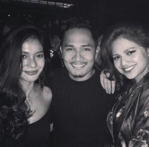 Ade Yunita Instagram - submarine : sub·ma·rine
/ˈsəbməˌrēn,ˌsəbməˈrēn/ 
1. dont you know Its the end of the world
2. 
#whoiswithadey?
