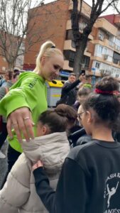 Adelina Fominykh Instagram - Rsumen del evento “DISFRUTA CON ADELINA” 
del pasado 11 de febrero ✨
Nos lo pasamos muy bien!
Eternamente agradecida a todas las personas que pudieron asistir , y las que no pudieron sobre todo la mayoría por competición o por estar lejos, a los papis por traer a las niñas..
También agradecer a quien hizo posible que ninguna de ellas se fueran con las manos vacías y endulzó el evento 💕 Gracias @fini_golosinas 🩷 de corazón , por siempre apoyar mis locuras e ir de la mano siempre 🍭
También @instaxcamara no se queda atrás porque todo proyecto que tengo en mente hacen lo posible para estar allí y ayudar 🙌🏼 📸
También agradezco a todas las demás marcas que han aportado su granito de arena dando cositas a sortear 🎁 :
@tapigym tanto por hacer que una de ellas se fuera con un tapiz para poder mejorar cositas en casa , como por ser nuestros zapatos en ese día 😜
@vikasports_ritmica y @mundocrystal gracias por vuestros maravillosos lotes uno con ropa deportiva y otro con materiales!
@krashkosmetics gracias, por el maquillaje ahora una de ellas podrá llevar un buen Make up de competición, o de fiesta 🎉😜
Y gracias @yellowshop.es por también formar parte de uno de los sorteos de ese día tan especial 💛
@telopintocomoquieras.oficial no me iba a olvidar de ti! Gracias por apuntarte a esto a ciegas y por ayudarme en alguna cosita de la preparación! 

GRACIAS ❤️