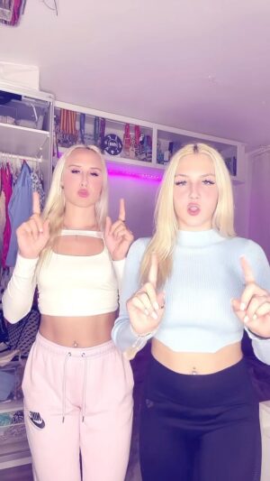 Adelina Fominykh Instagram - Creéis que nos parecemos? 🥹👯‍♀️ #adelinaf