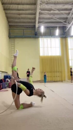 Adelina Fominykh Instagram - Y yo pensaba que no tenía videos de caidas… en verdad son las unicas #adelinaf