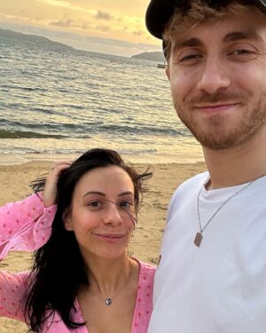 Adeline Chetail Instagram - Joyeux anniversaire @_universdesora ! Et aussi joyeux 4 ans de nous ❤️